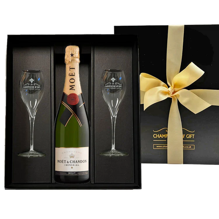 Moet-et-Chandon-in-Black-Box-with-Flutes